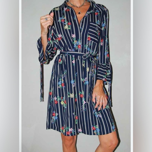 Skies Are Blue Dresses & Skirts - Skies Are Blue Floral Striped Belted Dress, size M, Cuff Ties, Button Up Mini